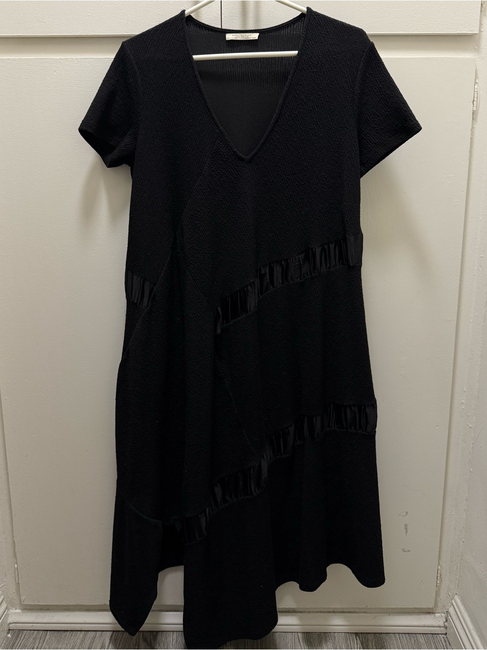 Zara Black V-Neck Short Sleeve Dress